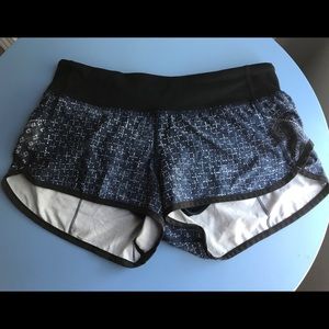 Lululemon Speeds 4 way stretch size 4